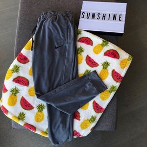 GREY NIKE SWEATPANTS